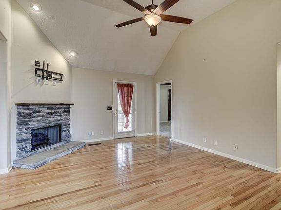 4th image of 100 Strassle Dr
