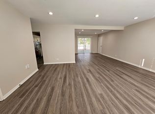 7628 Warwick Ave, Darien, IL 60561