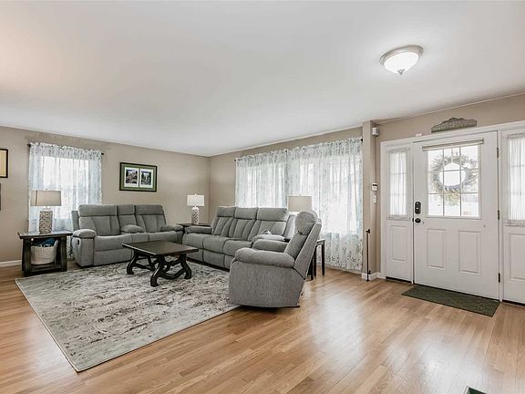 3rd image of 25 Todd Ct