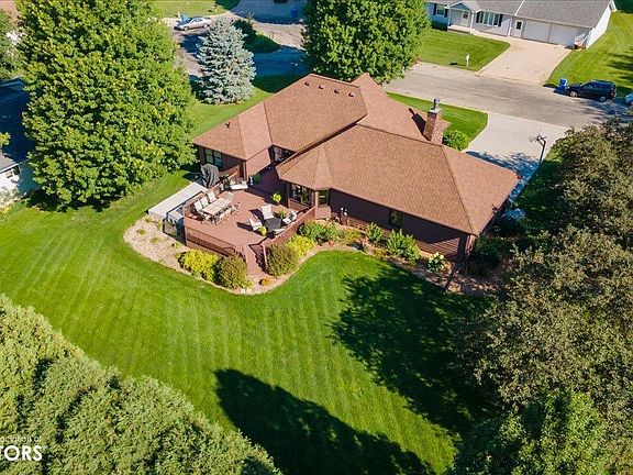 3rd image of 1400 Windsor Dr