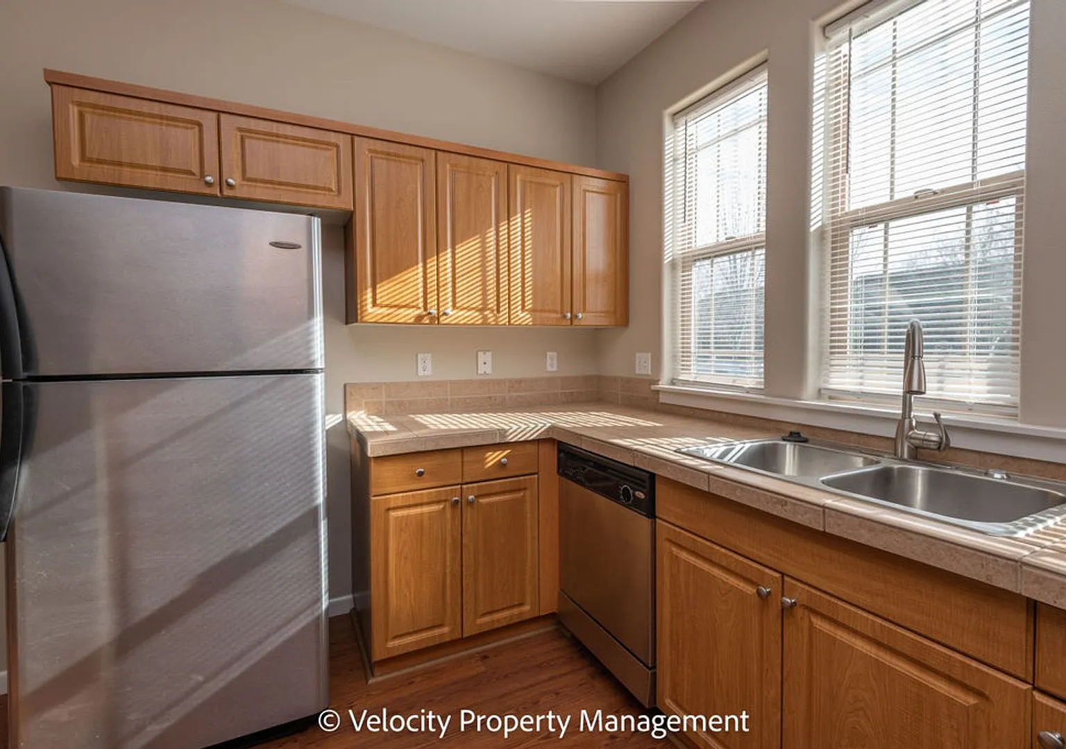 NW Redmond Townhome - Recently Remodeled with all new flooring and paint! — Photo 3