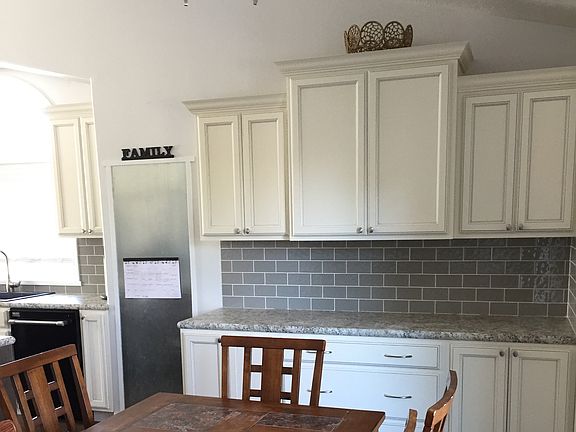 4th image of 2287 Hillcrest Dr