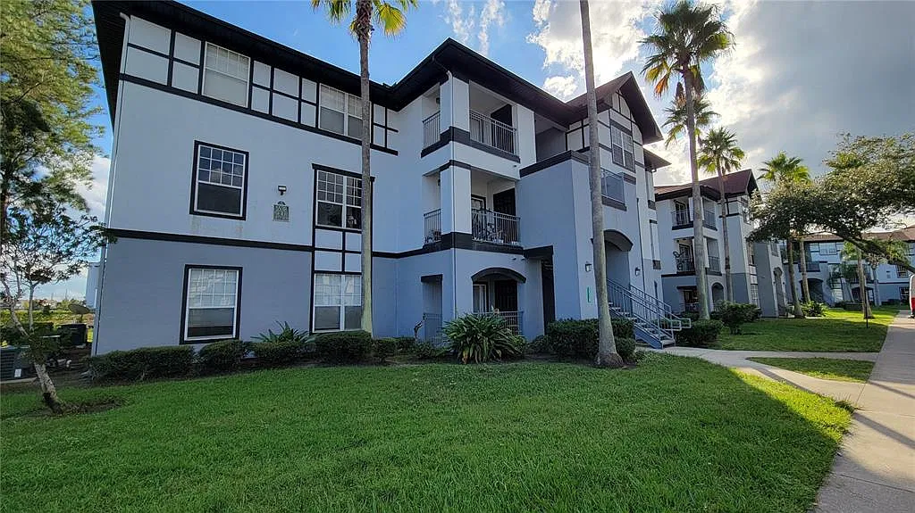 1 bed, 1.0 bath, 768 sqft, $1,249 — Photo 1