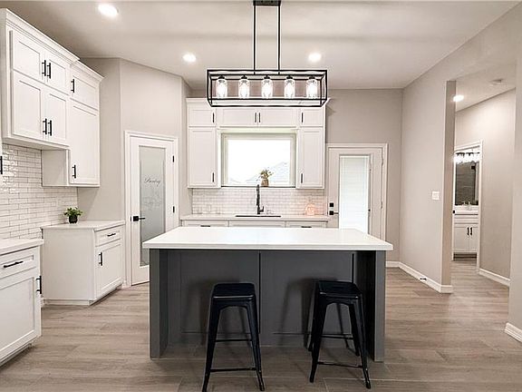 4th image of 612 Yoli Ln