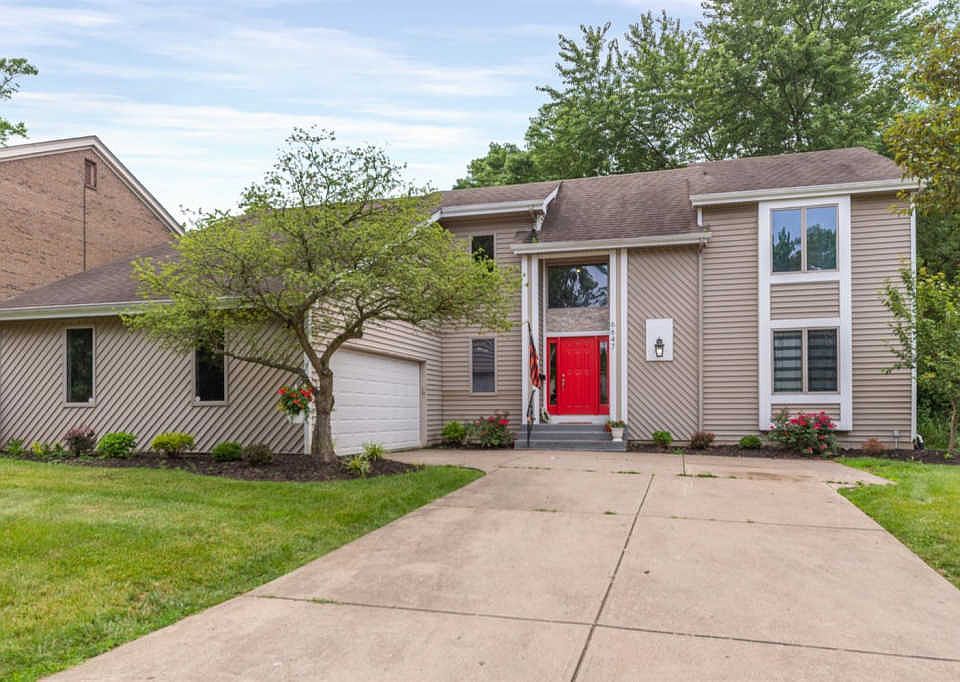 1st image of 6647 N Greenfield Woods