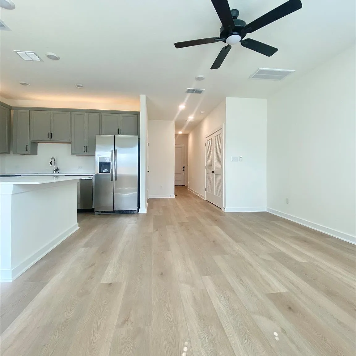 3 bed, 2.5 bath, 1765 sqft, $1,895 — Photo 4