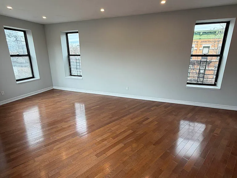 5645 Myrtle Ave #3A — Photo 20