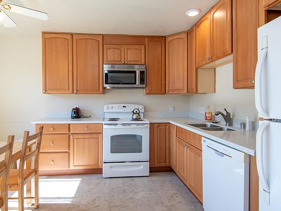 5th image of 435 Firloch Ave
