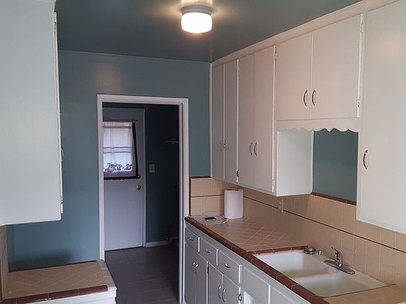 3rd image of 1168 W Olive St