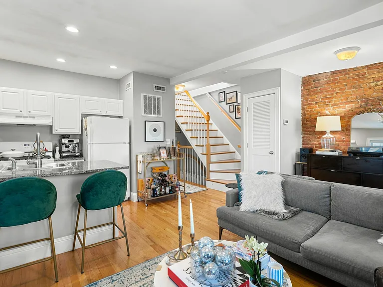 7 Brewster St #3 — Photo 5