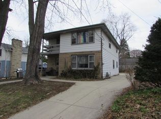 119 N James St, Waukesha, WI 53186