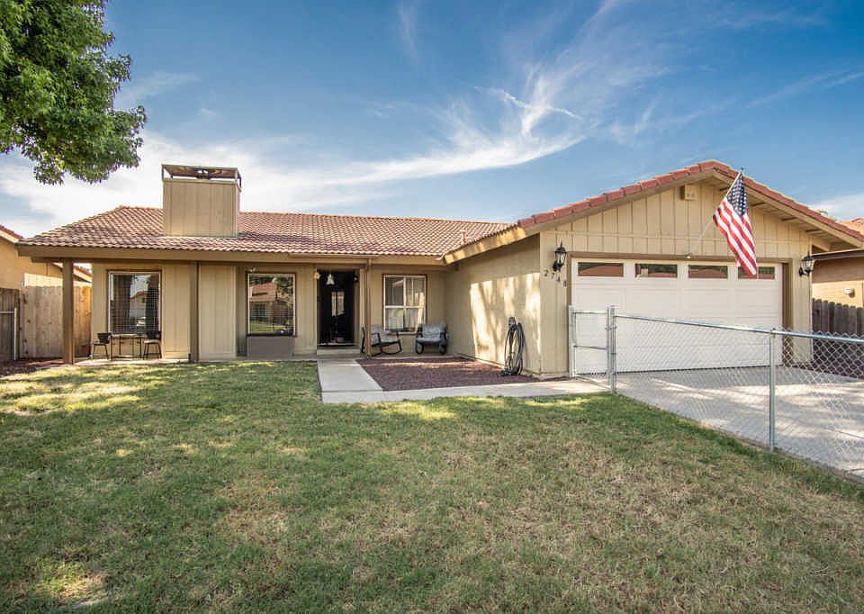 1st image of 2748 E Magnolia Ct
