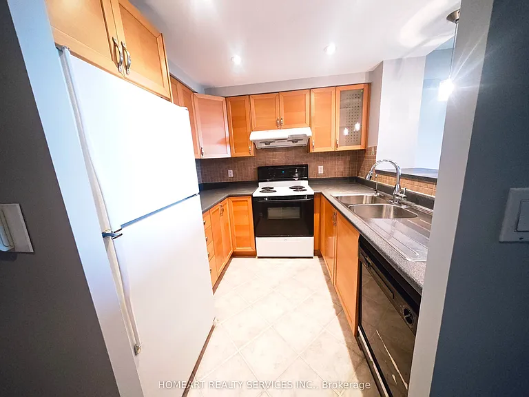 28 Pemberton Ave #1007 — Photo 5