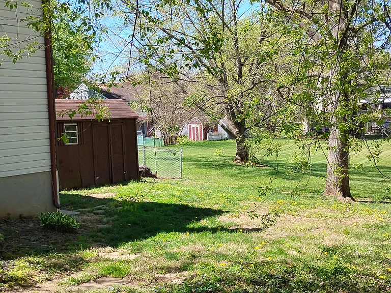 818 Johahn Dr — Photo 5