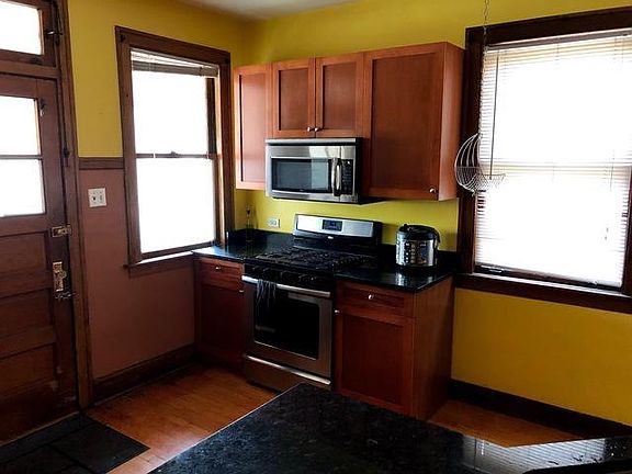 4th image of 5219 W Oakdale Ave