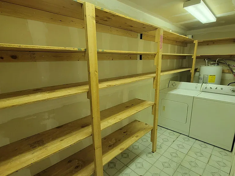 1020 S Jackson St — Photo 14