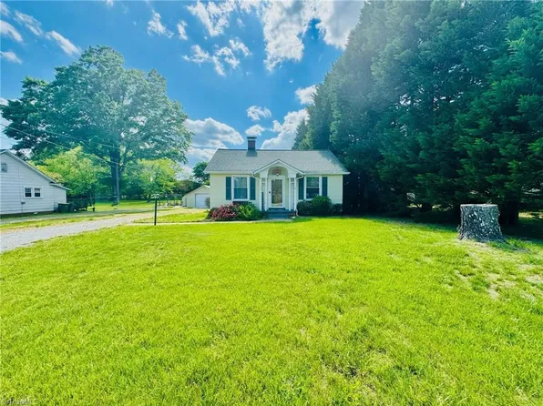 2742 Darrow Rd, Walkertown, NC 27051