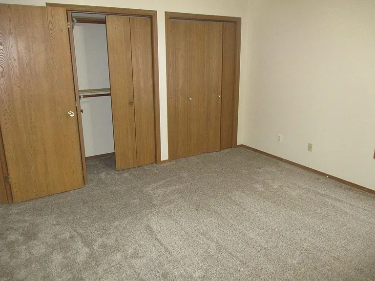 700 Golfcrest Rd N — Photo 9