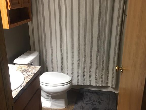2nd image of 524 Lakeside Dr