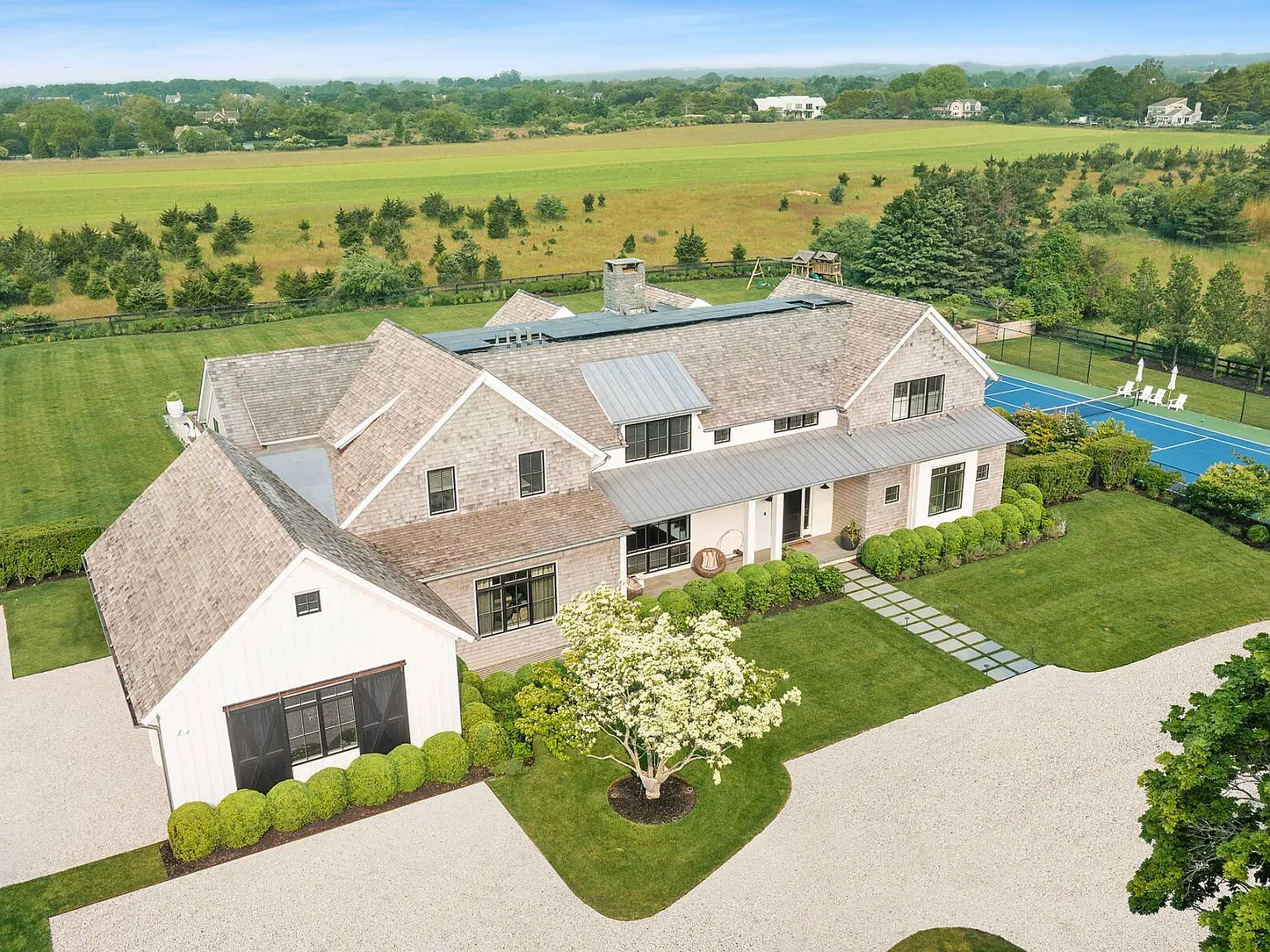 Luxury Modern Farmhouse with Tennis and Forever Fields — Photo 2