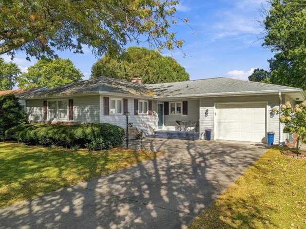 408 Sunset Ln, Mount Morris, IL 61054