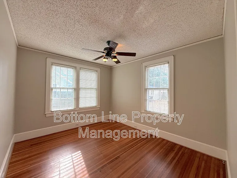613 S York St — Photo 17