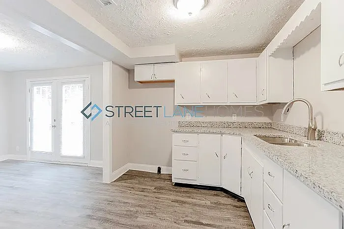2 bed, 1.0 bath, 851 sqft, $995 — Photo 3