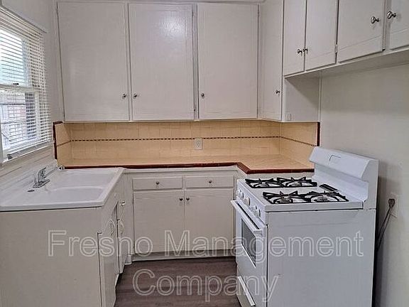 5th image of 745 E La Sierra Dr
