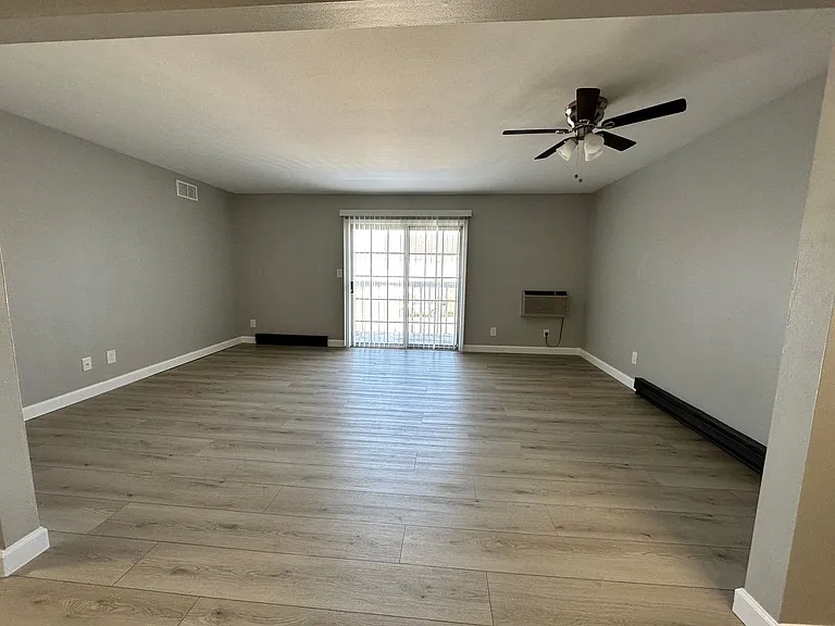 Breckenridge Rockford Apartments — Photo 28