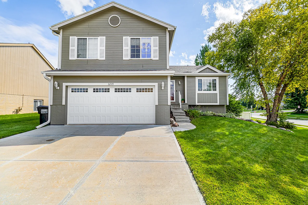 4 bed, 2.5 bath, 1986 sqft, $2,700 — Photo 1