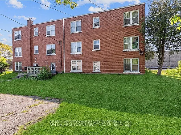 133 N Service Rd E #6 — Photo 19