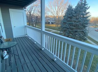 120 E Winchester Rd APT C, Libertyville, IL 60048