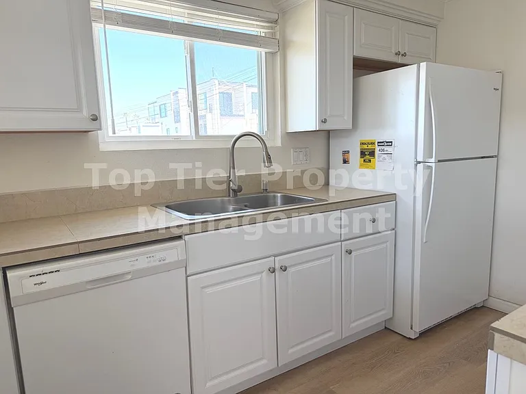 125 Acacia Ave — Photo 17