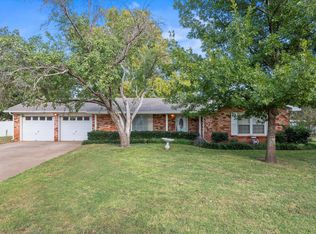 909 Hockley Ave, Sundown, TX 79372