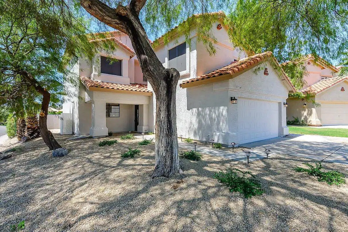 3 bed, 2.5 bath, 1647 sqft, $5,500 — Photo 2