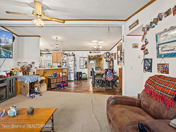 4th image of 623 Mountain View Dr