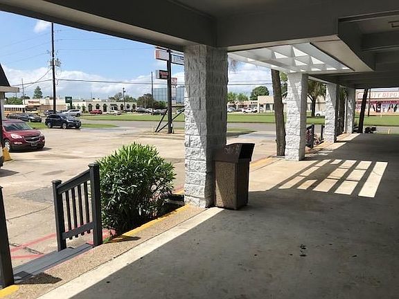 3rd image of 3700 Lake Des Allemands Dr