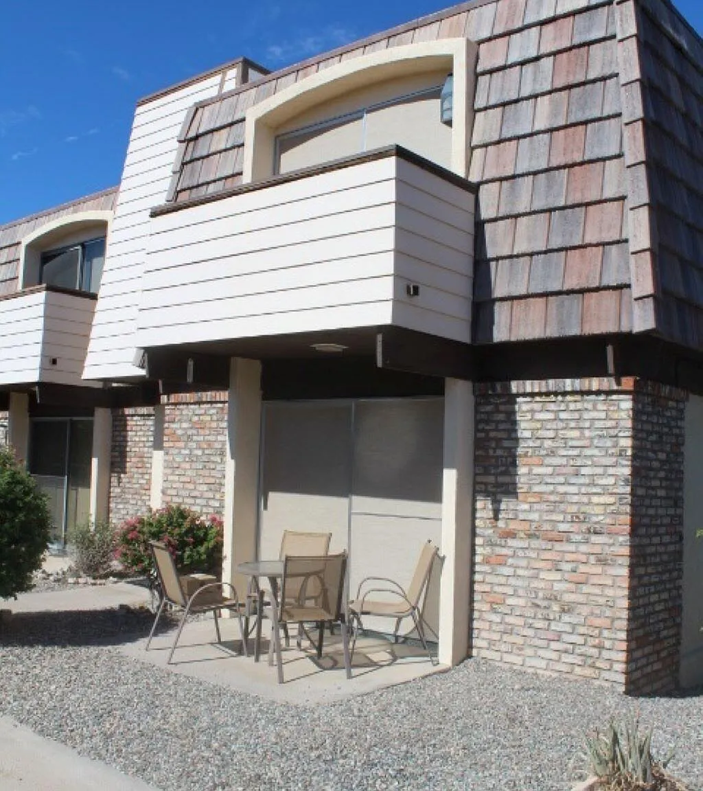 2 bed, 2.5 bath, 1290 sqft, $1,900 — Photo 1