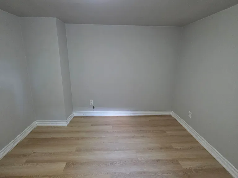 1487 A King St W — Photo 13