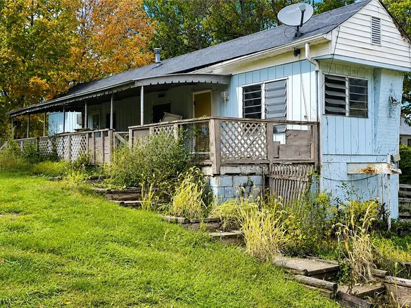 1674 Brodhead Rd, Coraopolis, PA 15108