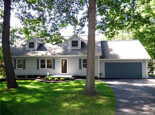 11922 Cody Creek Ct, South Lyon, MI