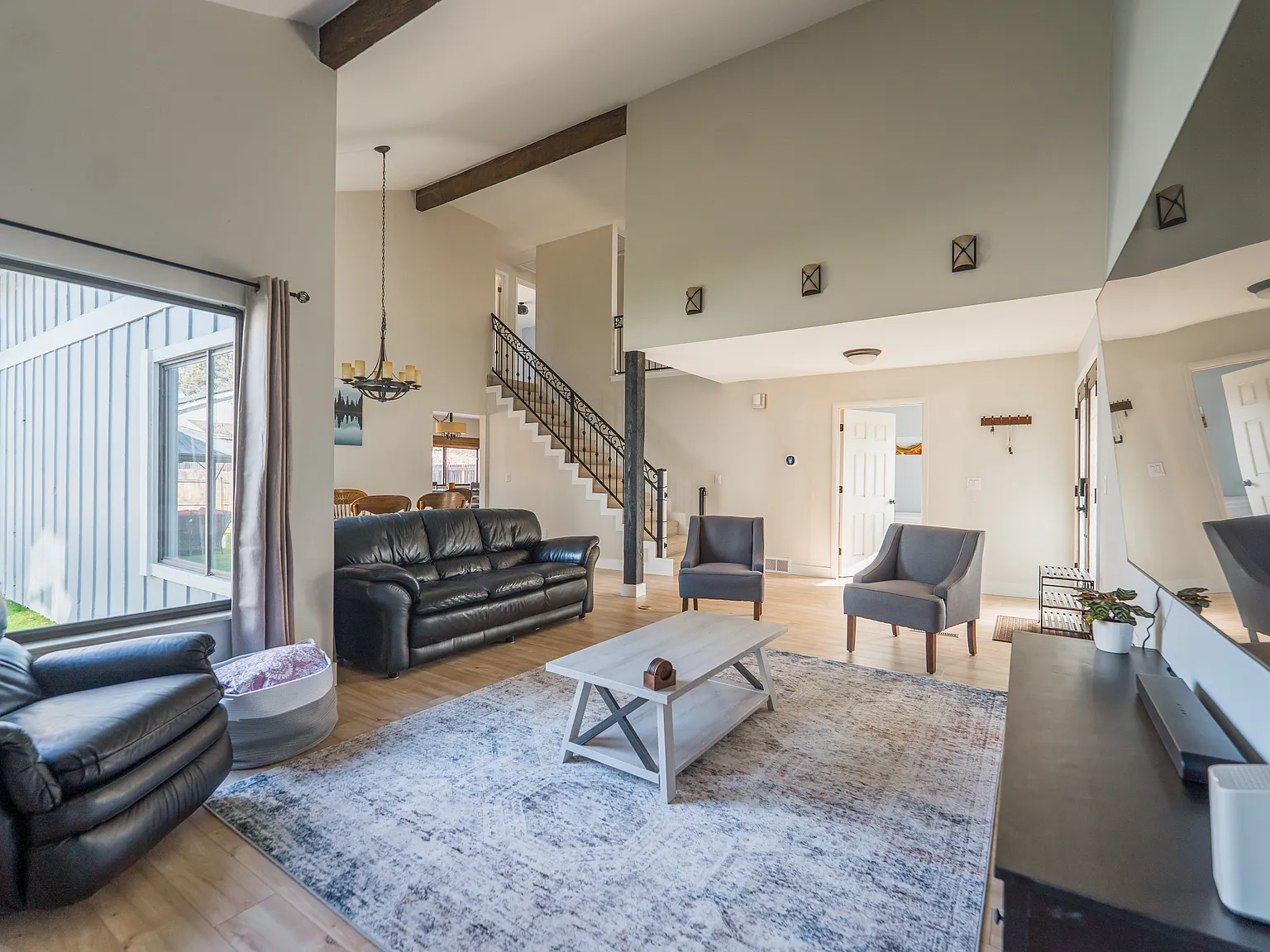 4 bed, 2490 sqft, $3,750 — Photo 3