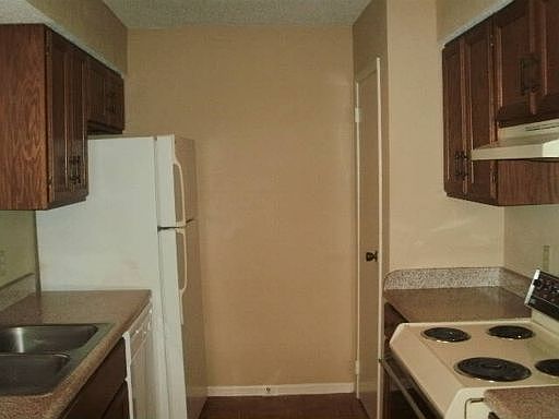 4th image of 616 Lost Springs Ct APT A
