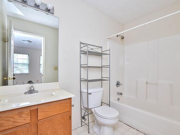 5th image of 533 Deaton Pl