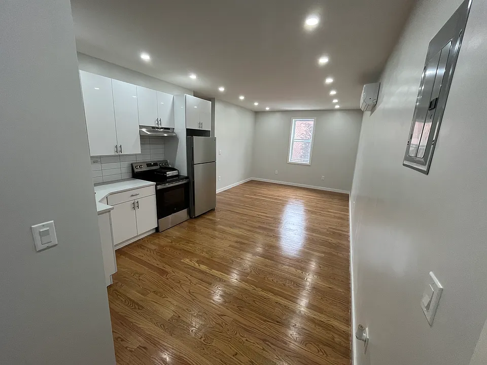 306 Parkville Ave #3