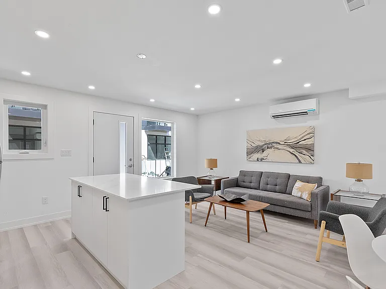 587 Oakwood Ave — Photo 121