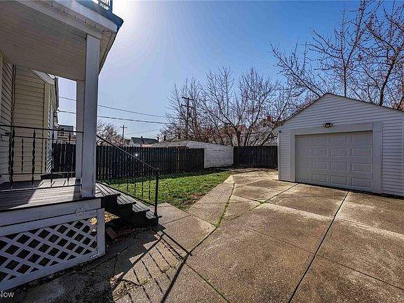 5th image of 3586 W 120th St