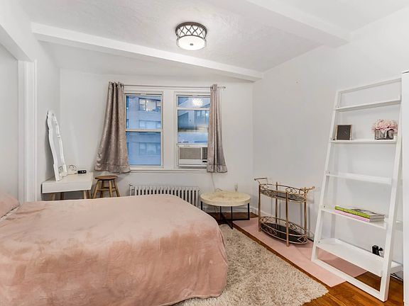 4th image of 304 E 41st St APT 306A