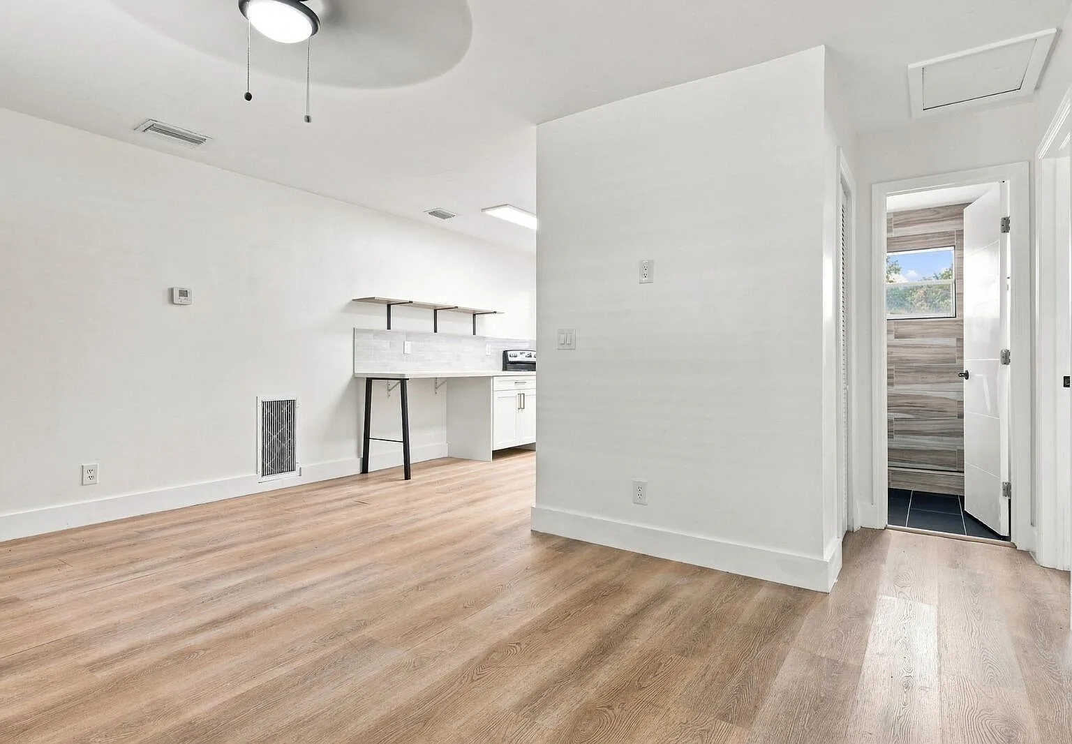 2 bed, 1.0 bath, 850 sqft, $1,995 — Photo 4