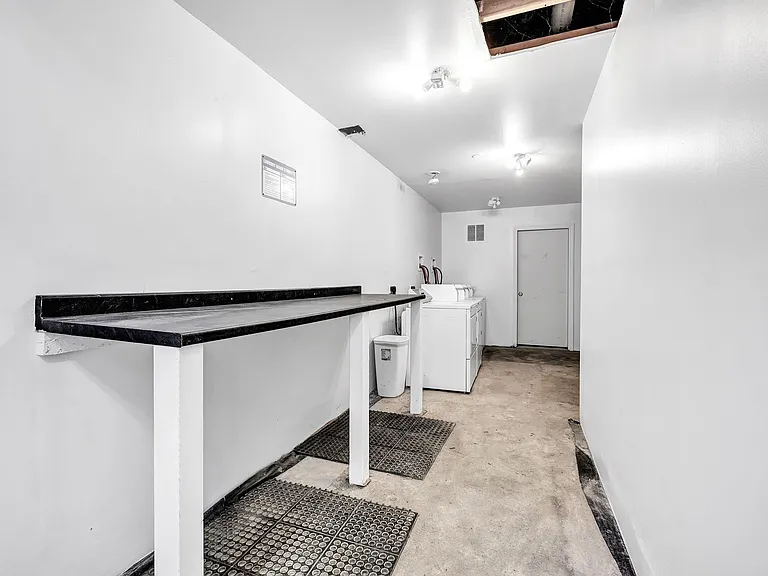 2810 E Main St — Photo 7
